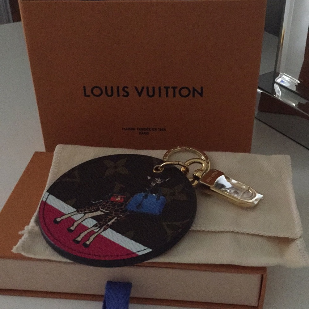 LOUIS VUITTON GIRAFFE KEYCHAIN CHARM